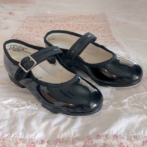 Capezio Tap Shoes - Black Patent